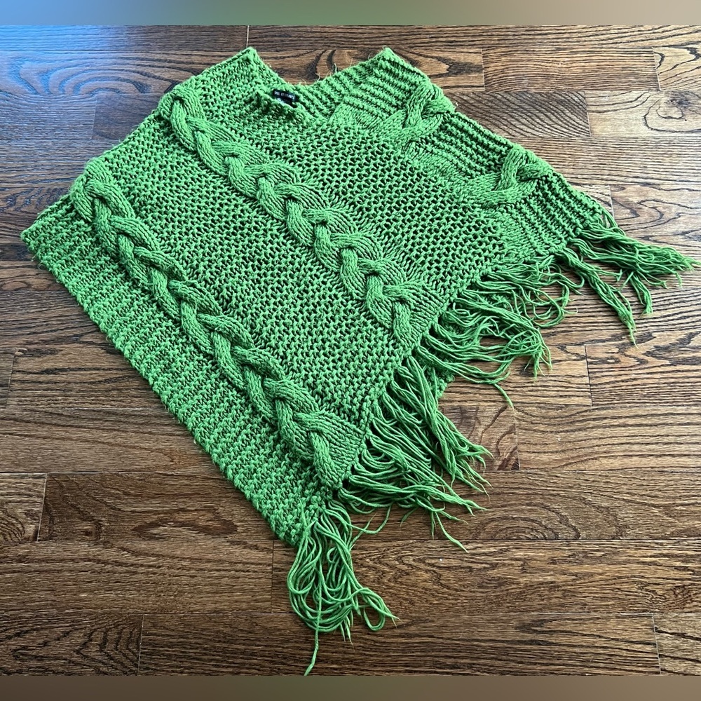 Cool Attitudes woman’s knitted fringe shawl